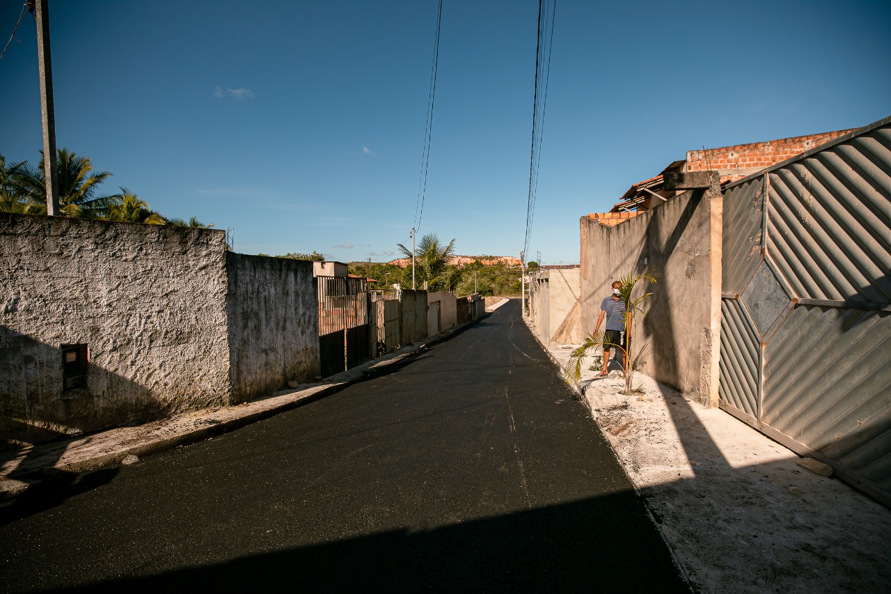 Ruas do Jardim Limoeiro e Parque das Mangabas recebem pavimentação