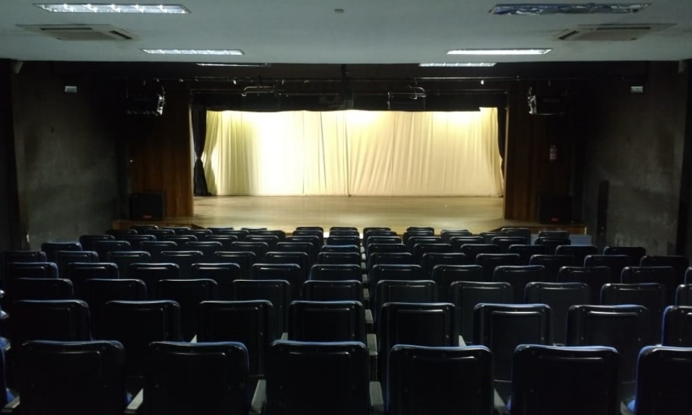 Teatro Alberto Martins sedia adaptação literária escrita por mulheres de Parafuso