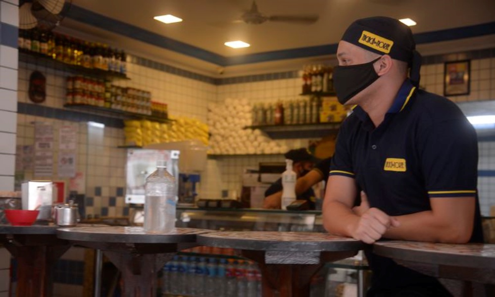 Pesquisa do Sebrae mostra que 6,7% dos bares e restaurantes fecharam no Brasil devido à pandemia