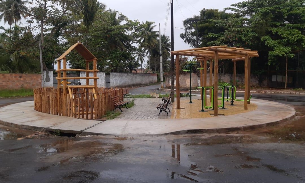 Nova praça é instalada na comunidade de Catu de Abrantes