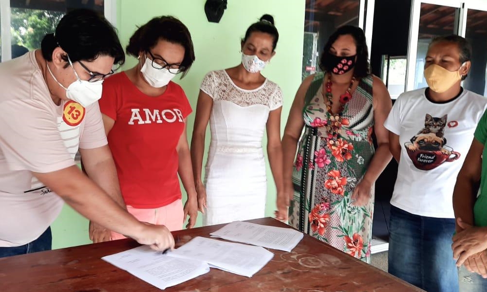 Tagner e Ivoneide registram termo de compromisso em prol da saúde animal em Camaçari