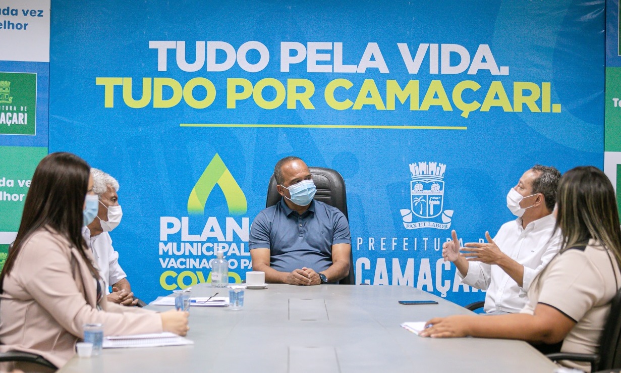 Elinaldo discute estratégias de vacinação contra o coronavírus em Camaçari
