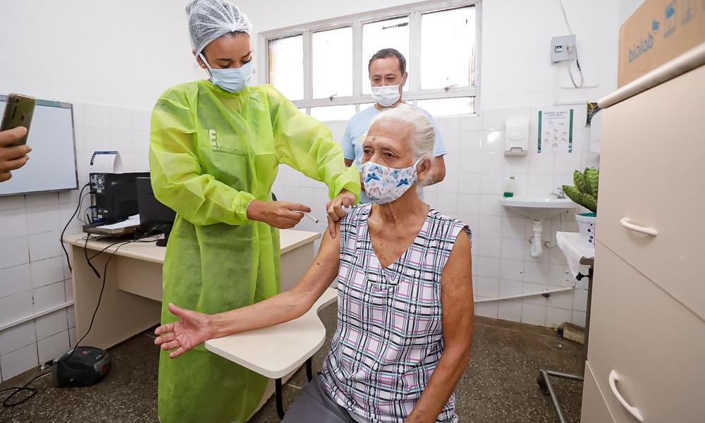Acabou a vacina: Sesau suspende vacinação contra Covid-19 em Camaçari