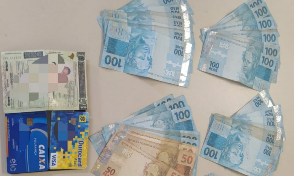 Policiais prendem suspeito de gerenciar tráfico em Camaçari com grande quantia em dinheiro