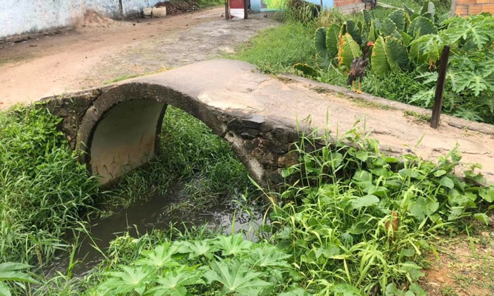 Córrego de Vila de Abrantes sofre com poluição e abandono