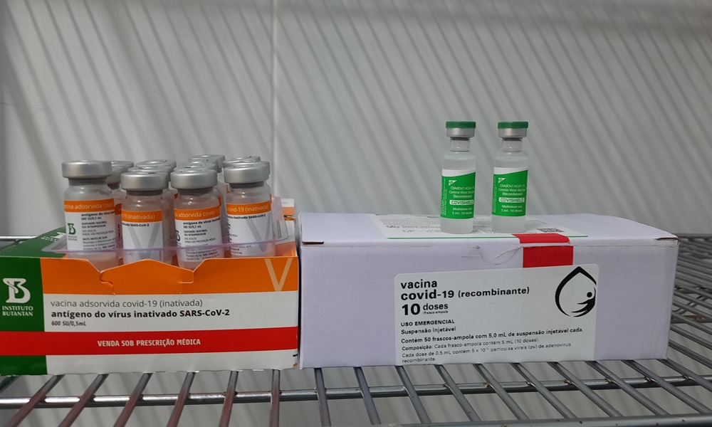 Camaçari recebe 1.950 doses de vacinas contra Covid-19
