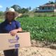 Governo de Mata de São João entrega insumos e ferramentas a agricultores familiares