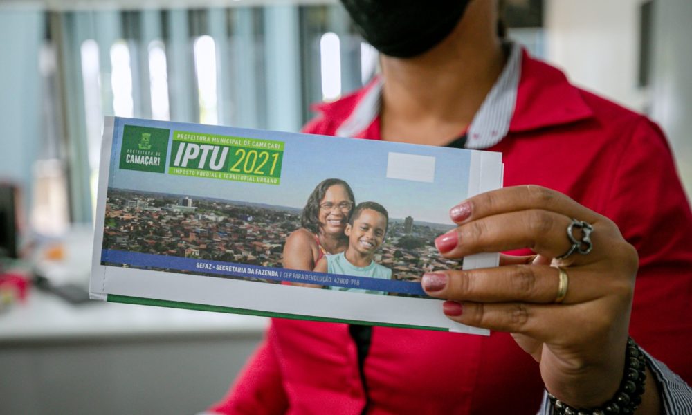 Carnês do IPTU 2021 começam a ser distribuídos em Camaçari