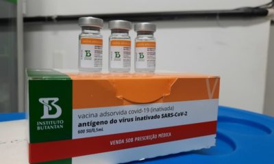 Bahia recebe nova remessa com doses das vacinas CoronaVac e AstraZeneca
