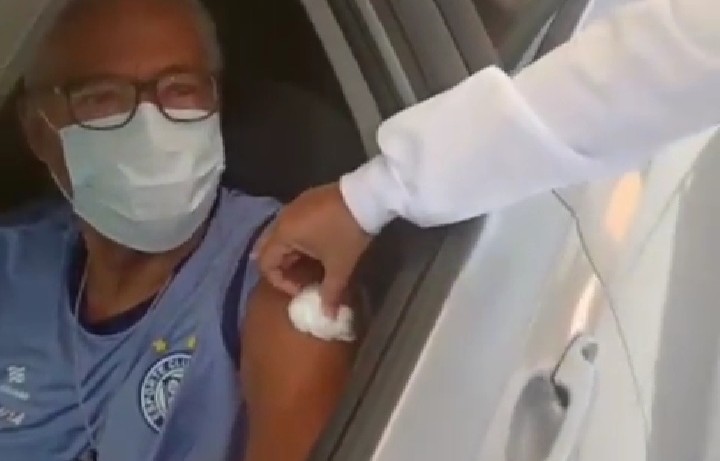 Dias d’Ávila inicia nova etapa de vacinação contra o coronavírus com posto drive-thru