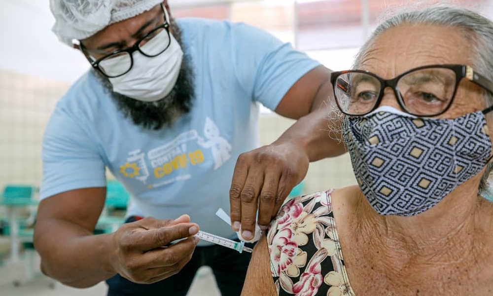 Camaçari está entre as 10 cidades da Bahia que mais receberam vacinas contra a Covid-19