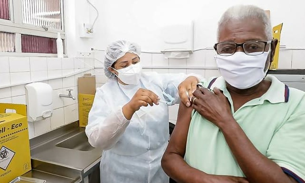 Coronavírus: idosos a partir de 70 anos começam a ser vacinados hoje em Camaçari
