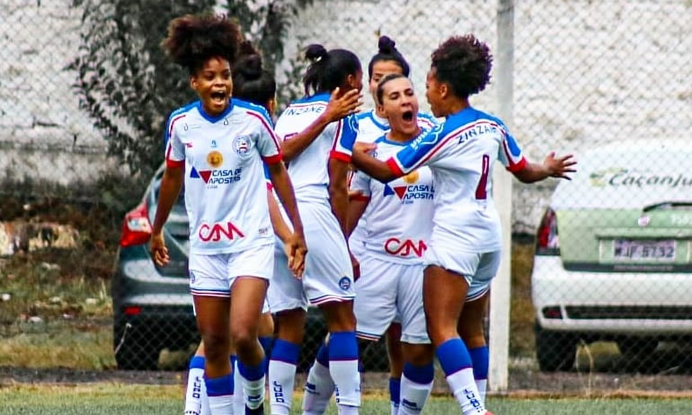 Após fala racista em jogo feminino do Bahia, narrador e comentarista são afastados pela CBF