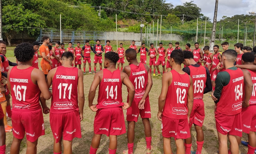 Após oito anos em competições de base, Camaçariense volta ao futebol profissional