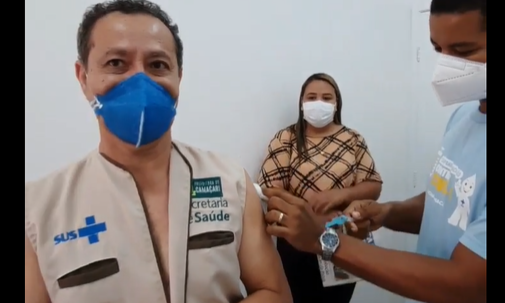 Secretário de Saúde de Camaçari, Elias Natan é vacinado contra Covid-19