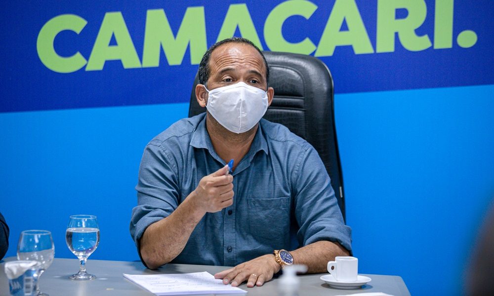 Elinaldo pretende vacinar todos os trabalhadores da educação para retomada das aulas presenciais