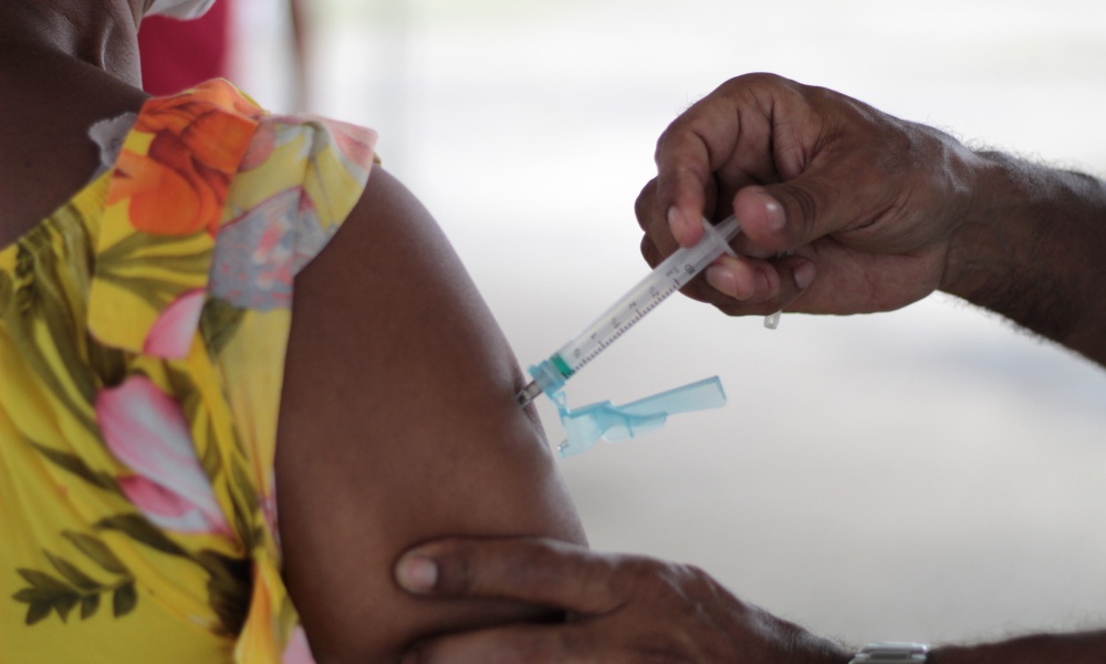 Bahia atinge marca de 50% da população vacinada com primeira dose contra Covid-19