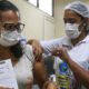Salvador inicia vacinação contra Covid-19 para pessoas com 49 anos na tarde desta sexta-feira