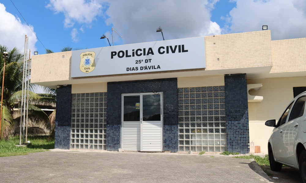 Homem é preso após invadir Câmara de Dias d'Ávila e ameaçar ex-companheira