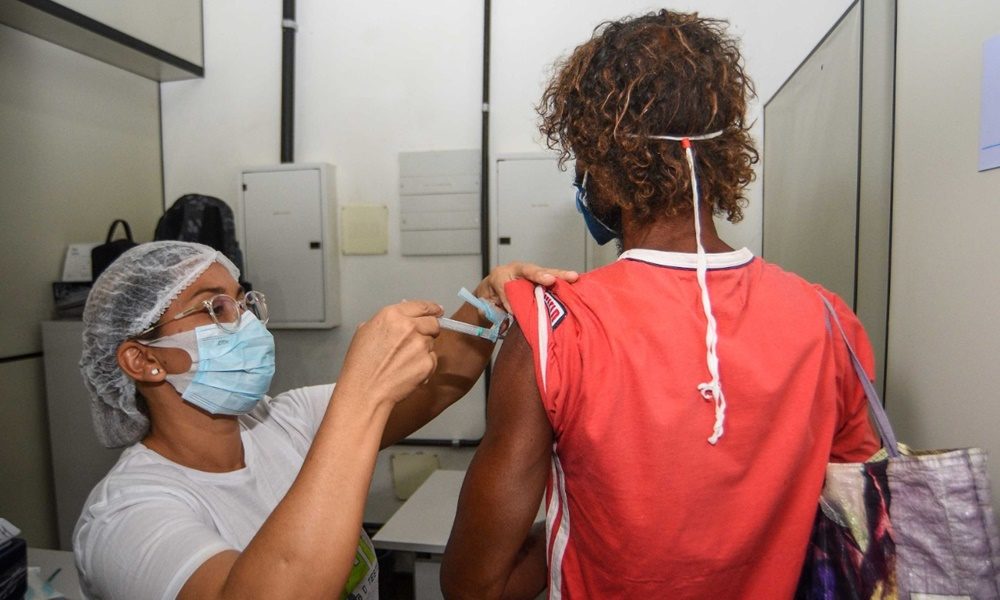 Covid-19: Salvador inicia imunização da população em situação de rua