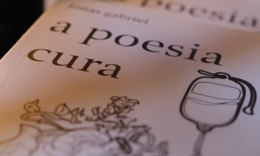 Em estreia no mundo literário, Jonas Gabriel lança livro de poesias sobre cura sentimental
