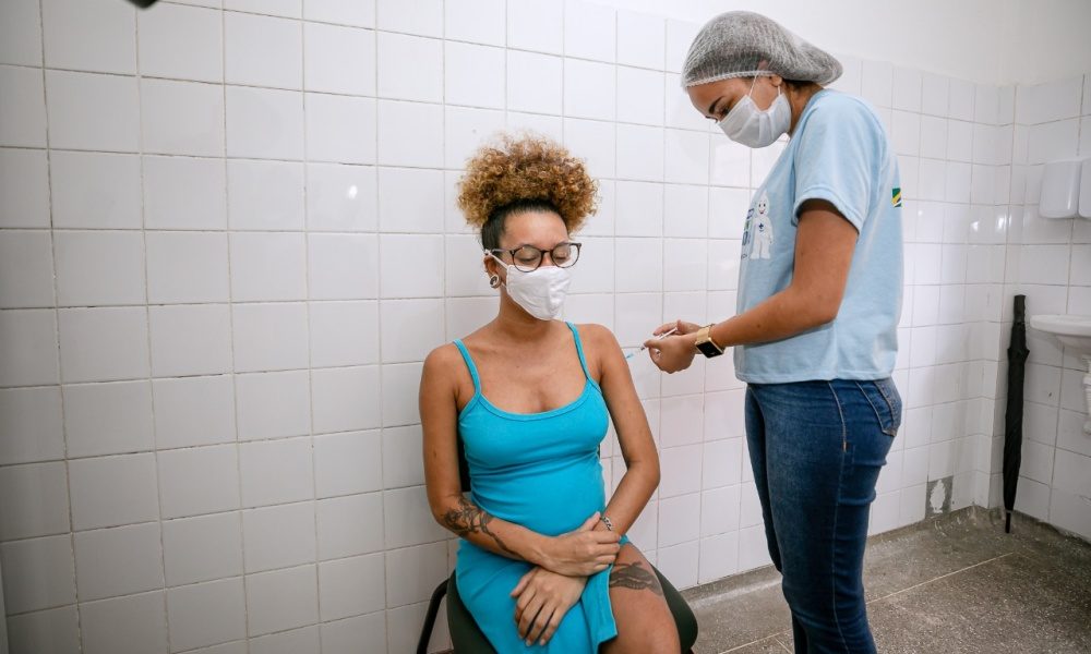 Vacinação de primeira dose de gestantes e puérperas está mantida hoje em Camaçari