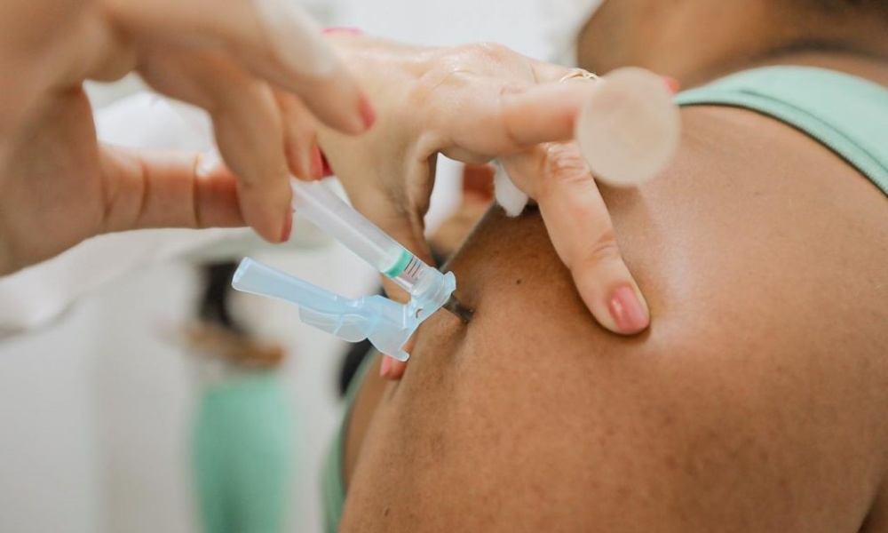 Vacinação de primeira dose segue restrita para gestantes e puérperas em Camaçari nesta quinta-feira