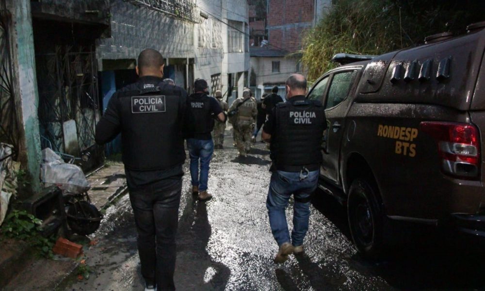 Polícia Civil cumpre mandados contra suspeitos de roubo a bancos em Salvador e RMS