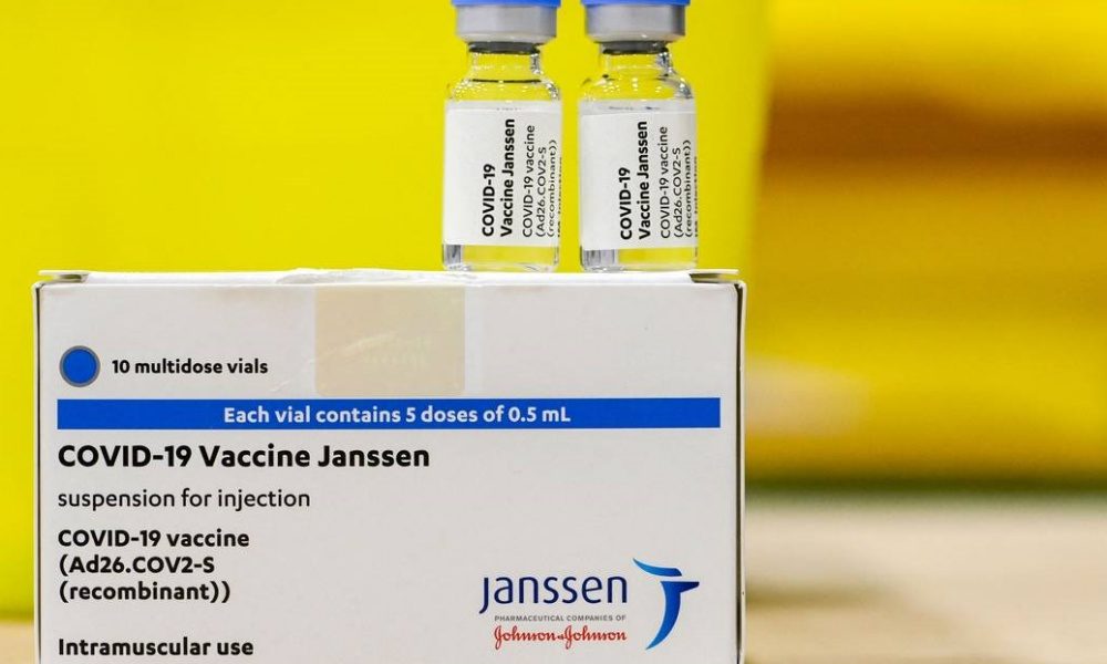 Remessa com 1,5 milhão de vacinas da Janssen chega ao Brasil
