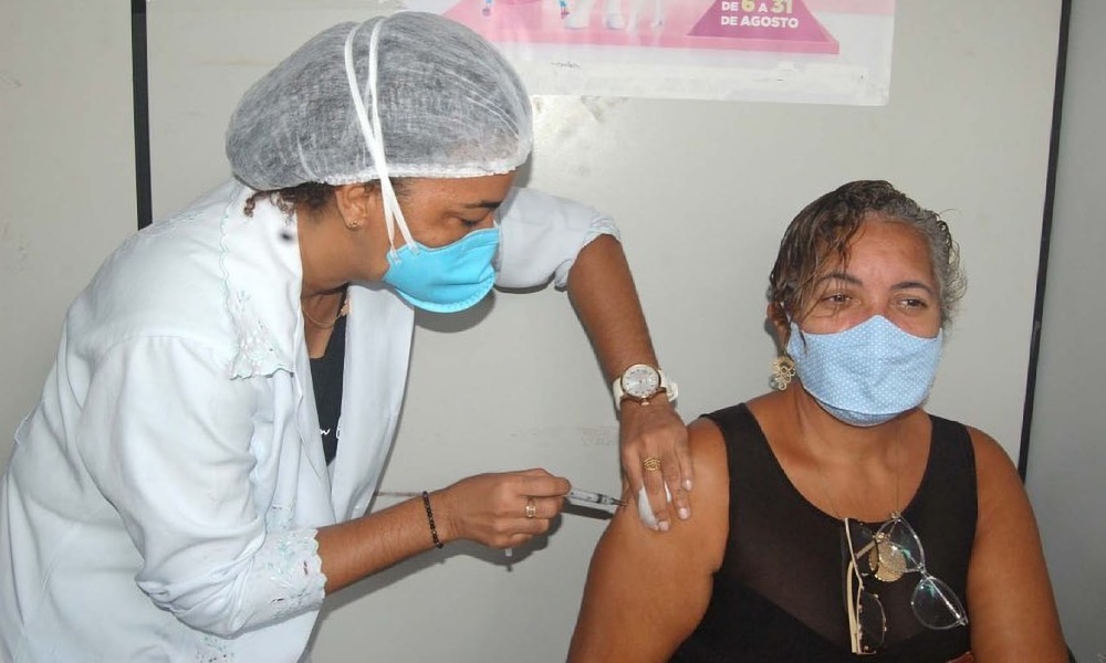 Simões Filho continua vacinação de pessoas com 40 anos contra Covid-19