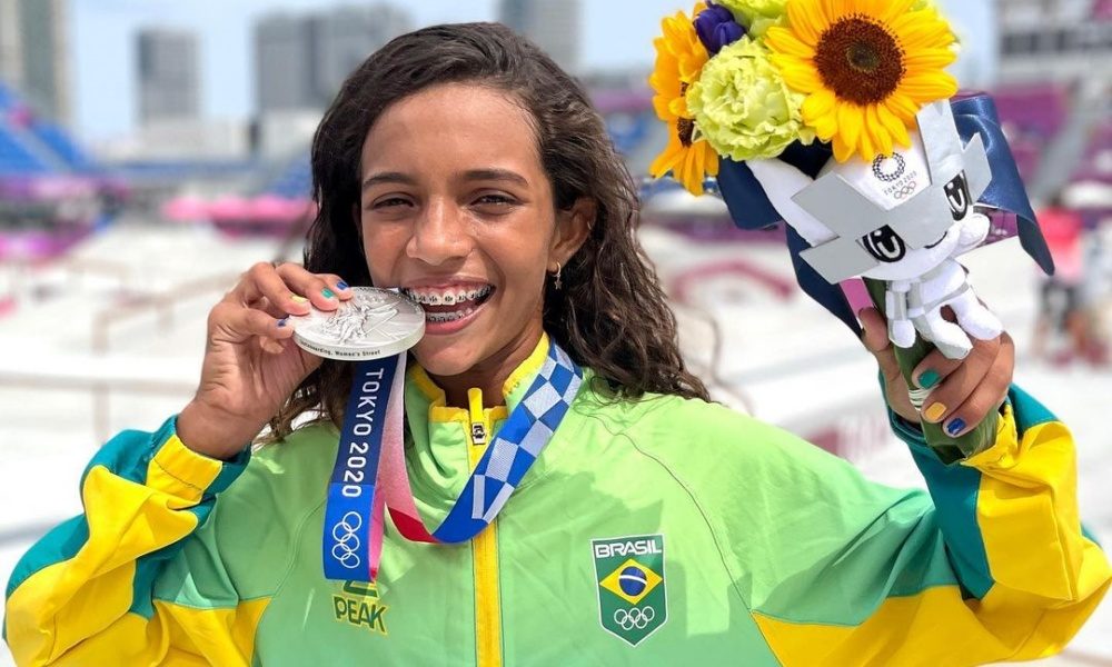 Aos 13 anos, Rayssa Leal se torna medalhista olímpica mais jovem da história do Brasil