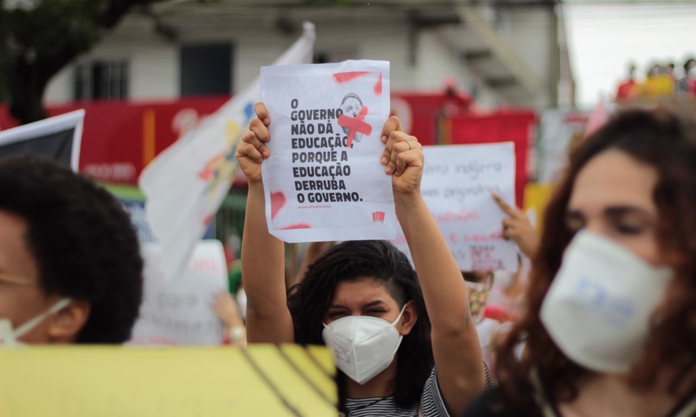 Fotorreportagem: camaçarienses vão às ruas em manifestação contra Bolsonaro