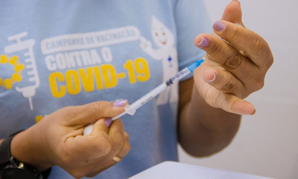 Aplicação da primeira dose contra Covid-19 está suspensa em Camaçari nesta terça-feira