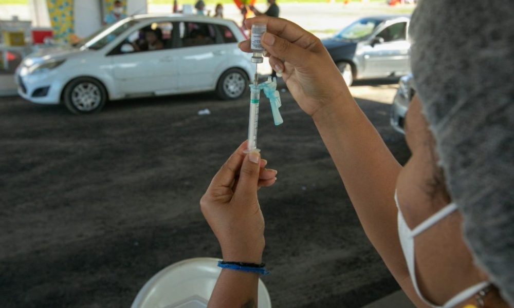 Pessoas com 38 anos acima serão vacinadas contra Covid-19 nesta quinta-feira em Camaçari