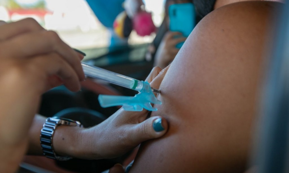 Covid-19: 180.170 pessoas completaram esquema vacinal em Camaçari e 16.856 tomaram dose de reforço