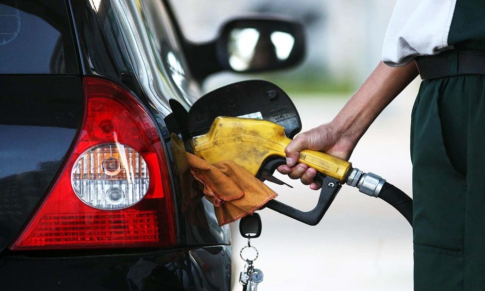 Petrobras reduz preço do diesel às distribuidoras a partir desta sexta
