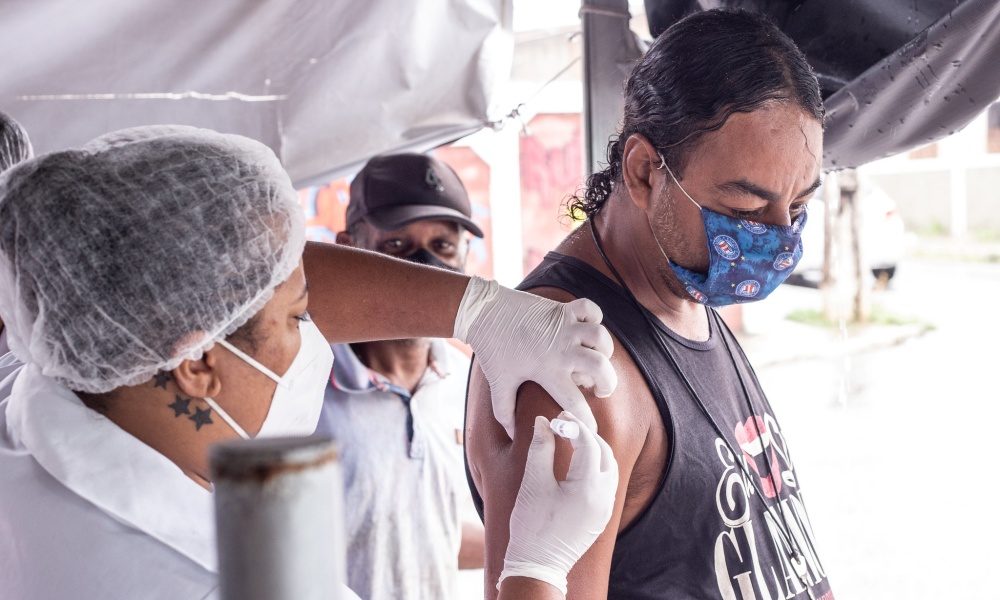 Vacinação contra Covid-19 está suspensa em Lauro de Freitas por falta de doses