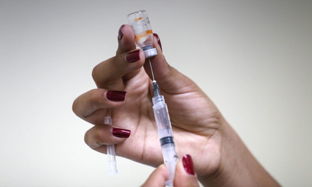 Covid: Camaçari abre cadastro para vacinação de adolescente de 12 a 17 anos com comorbidades