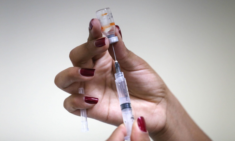 Ministério da Saúde recomenda suspensão de vacinação contra Covid-19 em adolescentes sem comorbidades