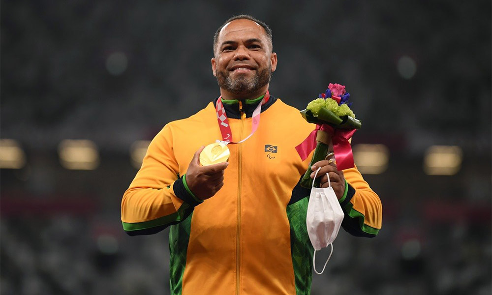 Claudiney Batista conquista medalha de ouro no lançamento de disco F56 nas Paralimpíadas de Tóquio