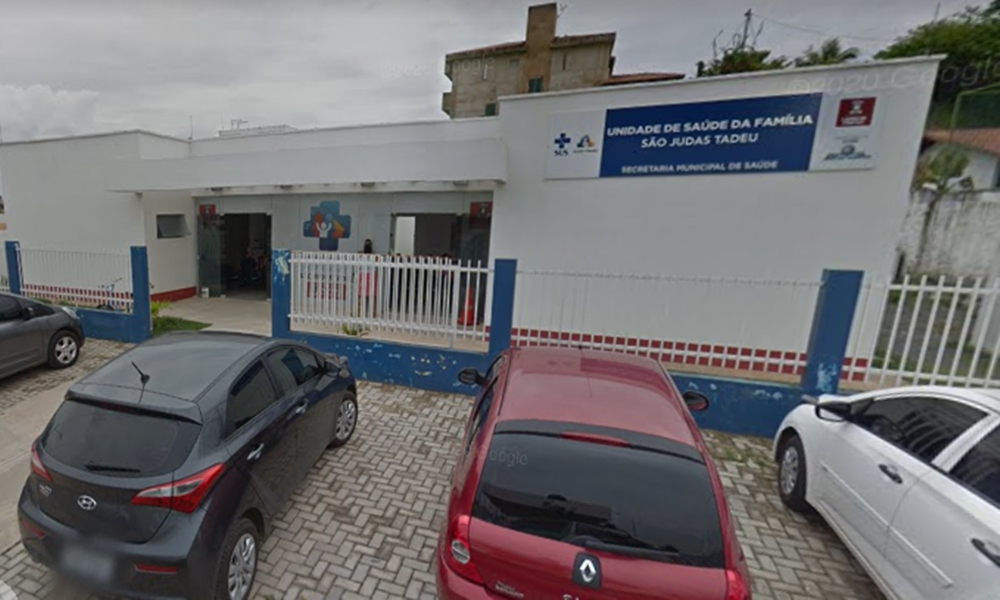 Dupla assalta pacientes e funcionários de posto de saúde em Lauro de Freitas
