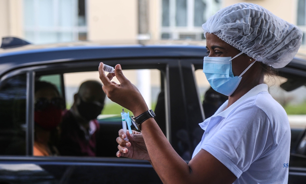 Salvador realiza mutirão da segunda dose da vacinação contra a Covid-19 nesta sexta
