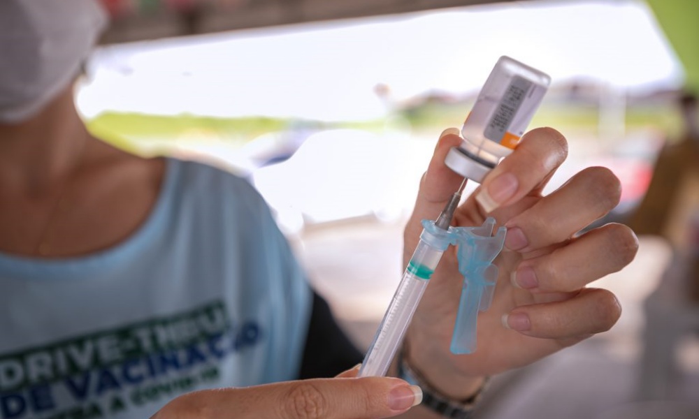 Camaçari vacina jovens de 19 anos contra Covid nesta segunda-feira