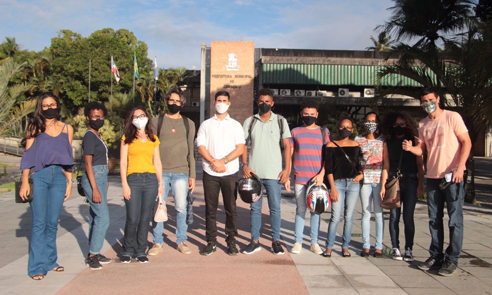 Estudantes reivindicam retorno do transporte universitário em Camaçari após retorno de aulas práticas nas instituições