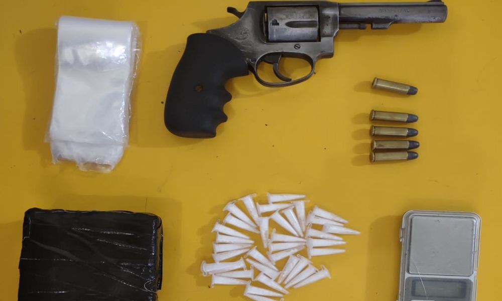 Rondesp RMS captura dupla com armas e drogas em Lauro de Freitas