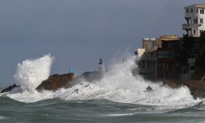 Marinha emite alerta de ressaca com ondas de até 2,5 metros na Bahia
