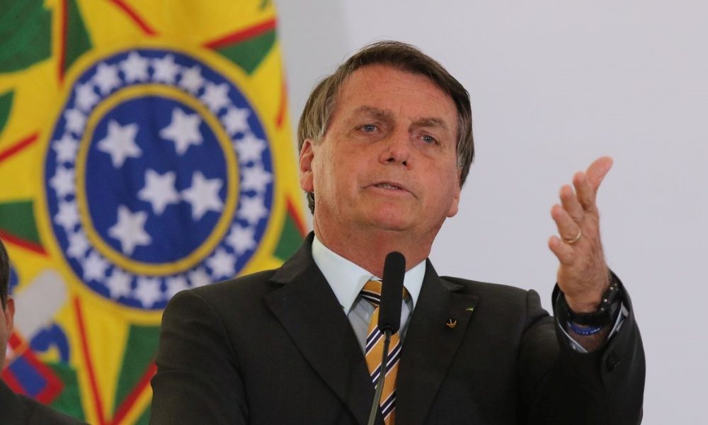 Bolsonaro veta distribuição gratuita de absorventes a estudantes e mulheres em situação de pobreza