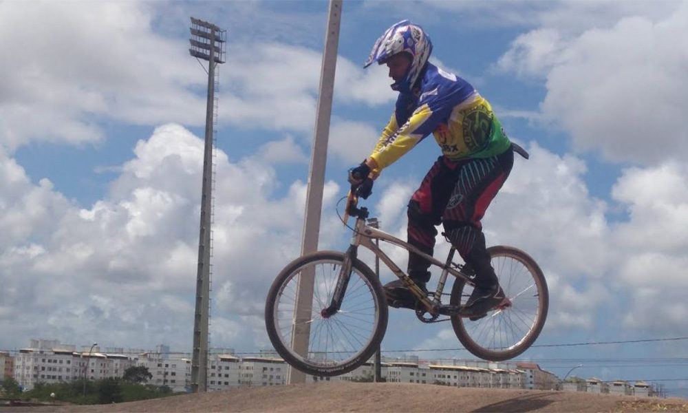 Atletas de Camaçari disputarão campeonatos de futebol e bicicross neste fim de semana; veja agenda esportiva