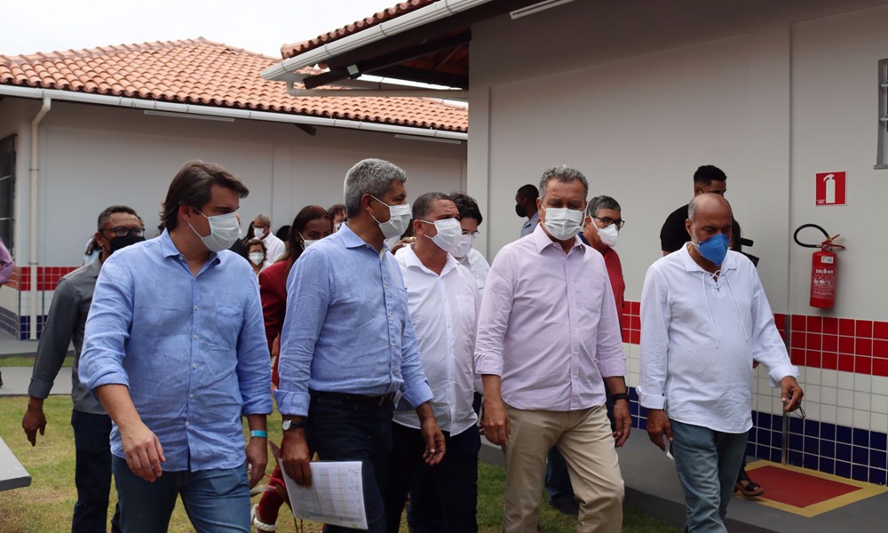 Com investimento de mais de R$ 7,3 milhões, Rui entrega duas novas escolas em Camaçari