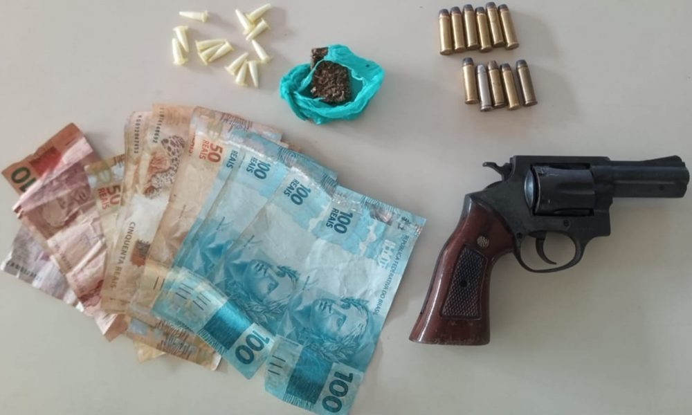 Polícia prende traficante com arma, dinheiro e drogas no bairro Nova Vitória